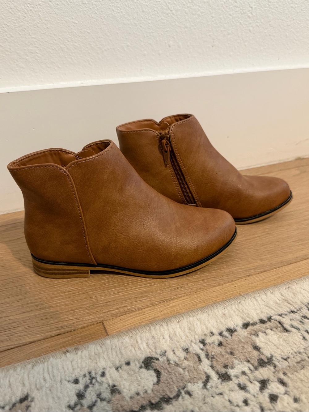 Amazon Kids Tan Brown Ankle Boots with Side Zip